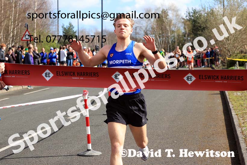 Senior mens 2024 Elswick Harriers Good Friday Relays, Newburn, Newcastle Upon Tyne  Photo: David T. Hewitson/Sports for All Pics